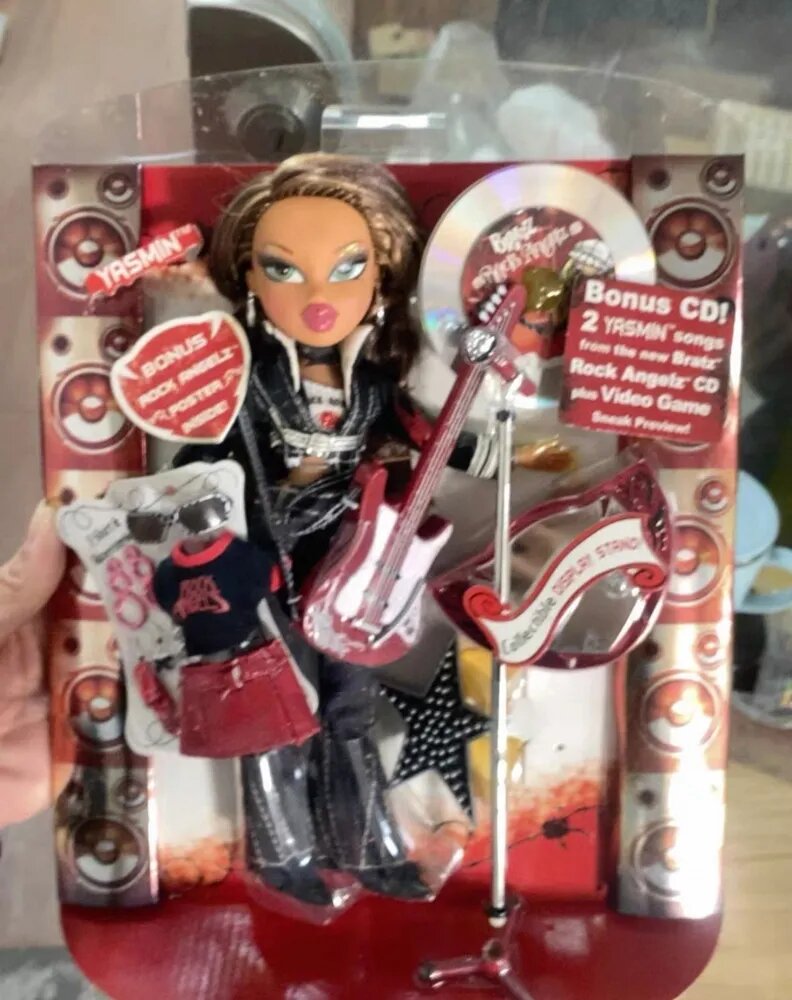 Bratz Rock Angelz Yasmin Баэз кукольные выступления могут быть заменены на прическу и одежду