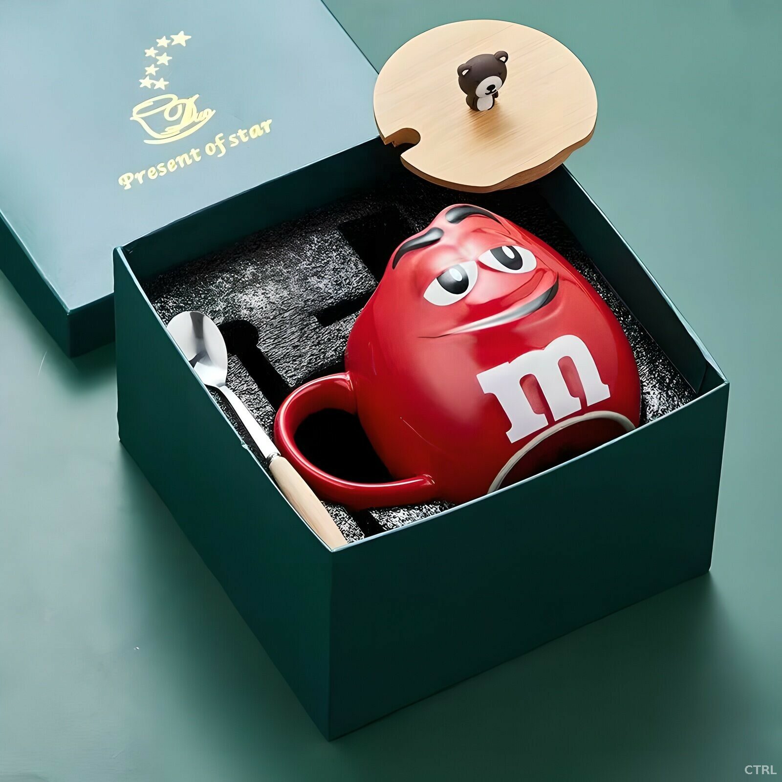 M&M Кружка, С подарочной коробкой, с ложкой, с крышкой, 600 мл, 1 шт