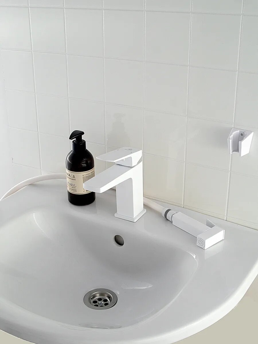 Смеситель для раковины Diadonna D170-12W, гигиенический душ, латунь, цвет белый — фото 1