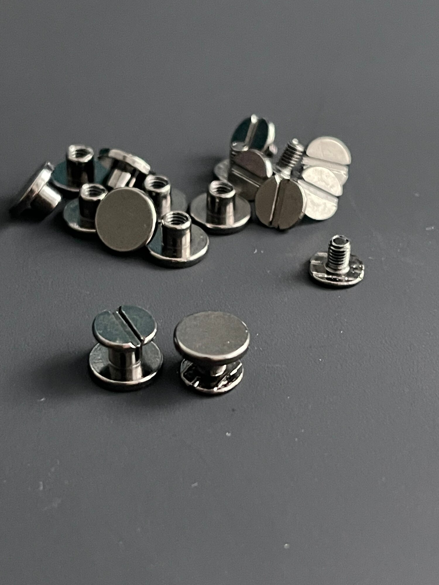 Винт ременной 9х5 мм, болт для ремня, винт Чикаго 5 мм, черный, 10шт. — фото 1