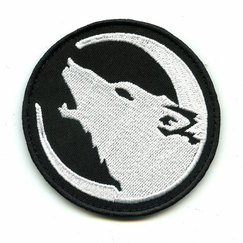 Нашивка (шеврон, патч) на липучке, Волк воющий на луну D- 8 см