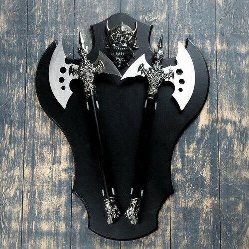 символ валькирии и топоры Сувенирное оружие  Топоры на планшете с демоном, 45х57 см