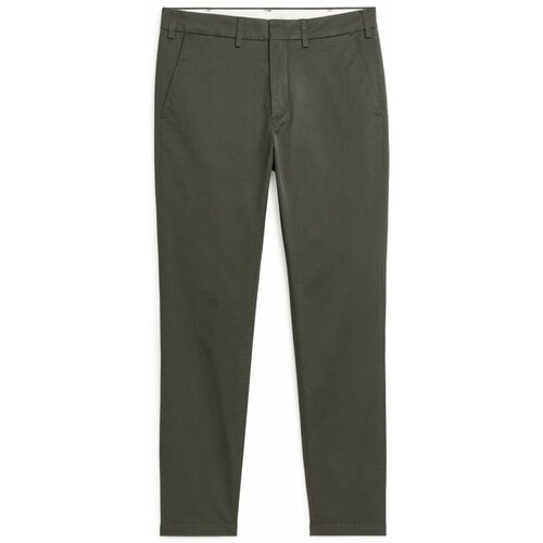 фото Эластичные брюки чинос облегающего кроя - хаки - 46 arket