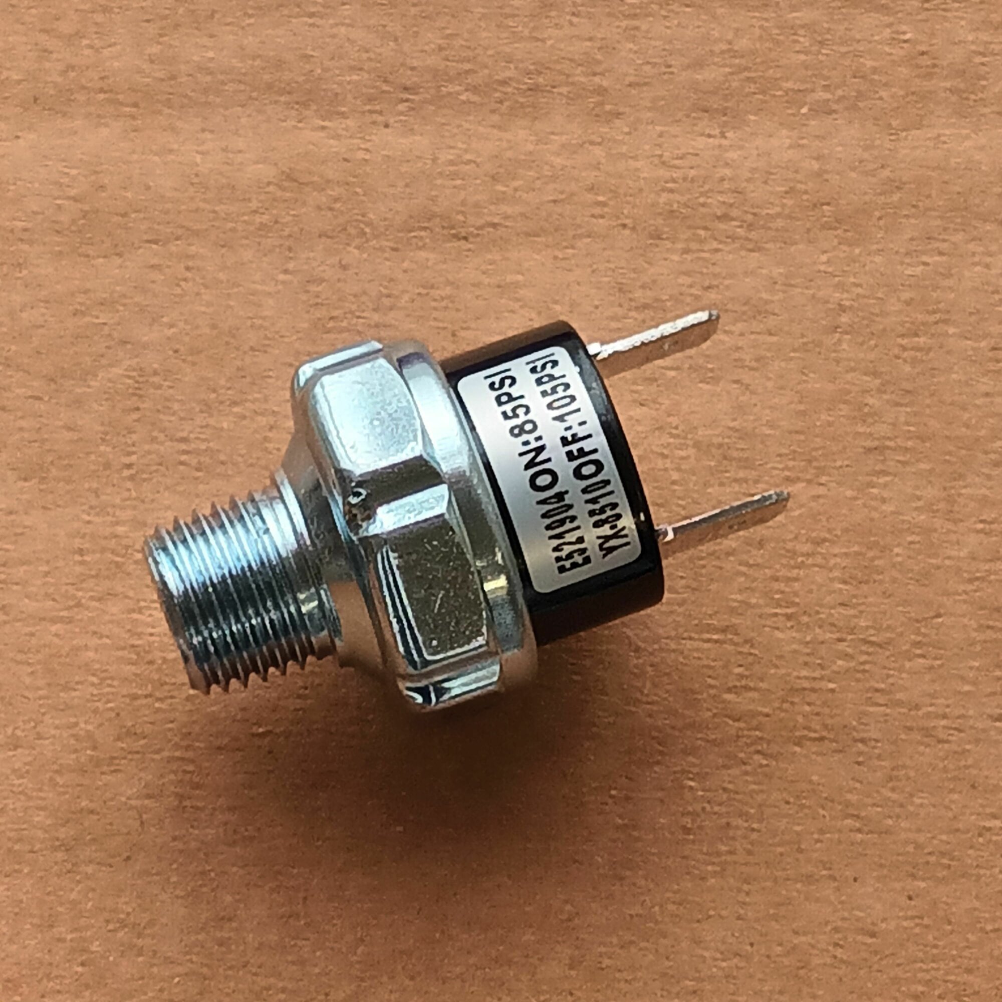 Изображение Датчик давления 5.9 атм вкл / 7 атм выкл, 85/105PSI, 12-24V