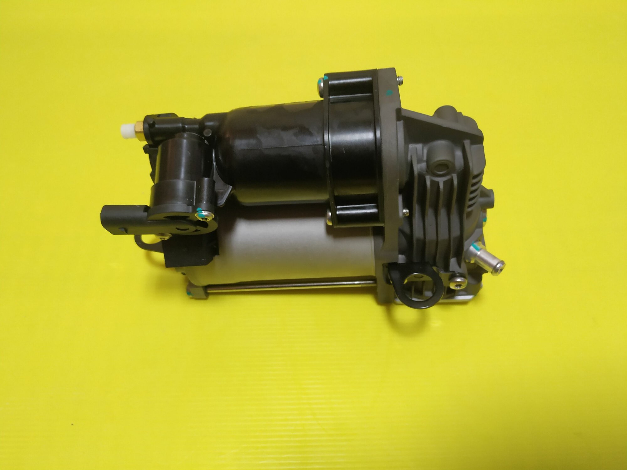 Компрессор пневмоподвески Mercedes W251 R-Klasse