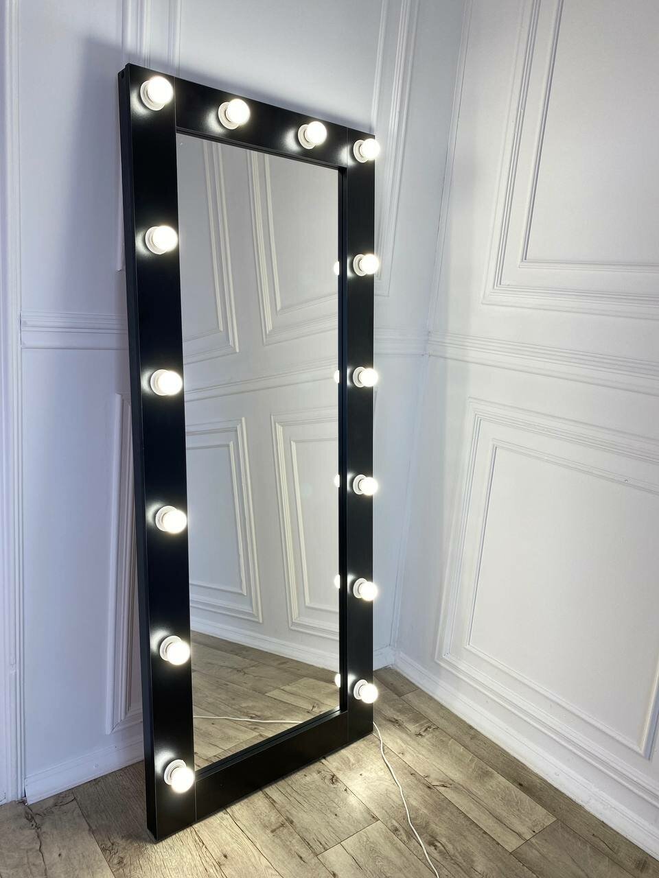 Гримерное зеркало с лампочками на подставке - фотография № 4