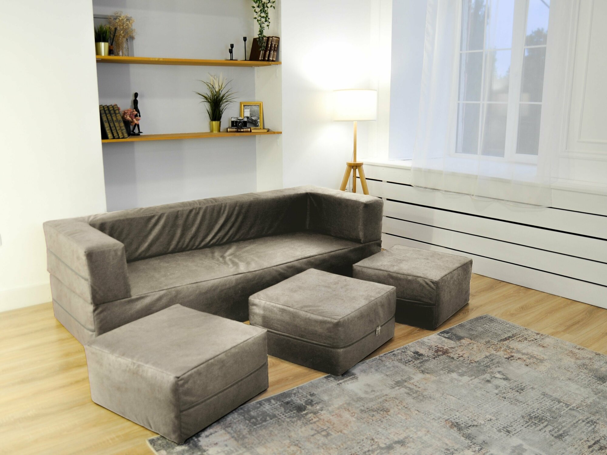 фото Бескаркасный диван Кватро. Диван-кровать и три пуфа. Диван-кровать трансформер. Молодежный диван. Диван для подростка. Диван-кровать для дачи. Диван-кровать-матрас. Уличный лежак.