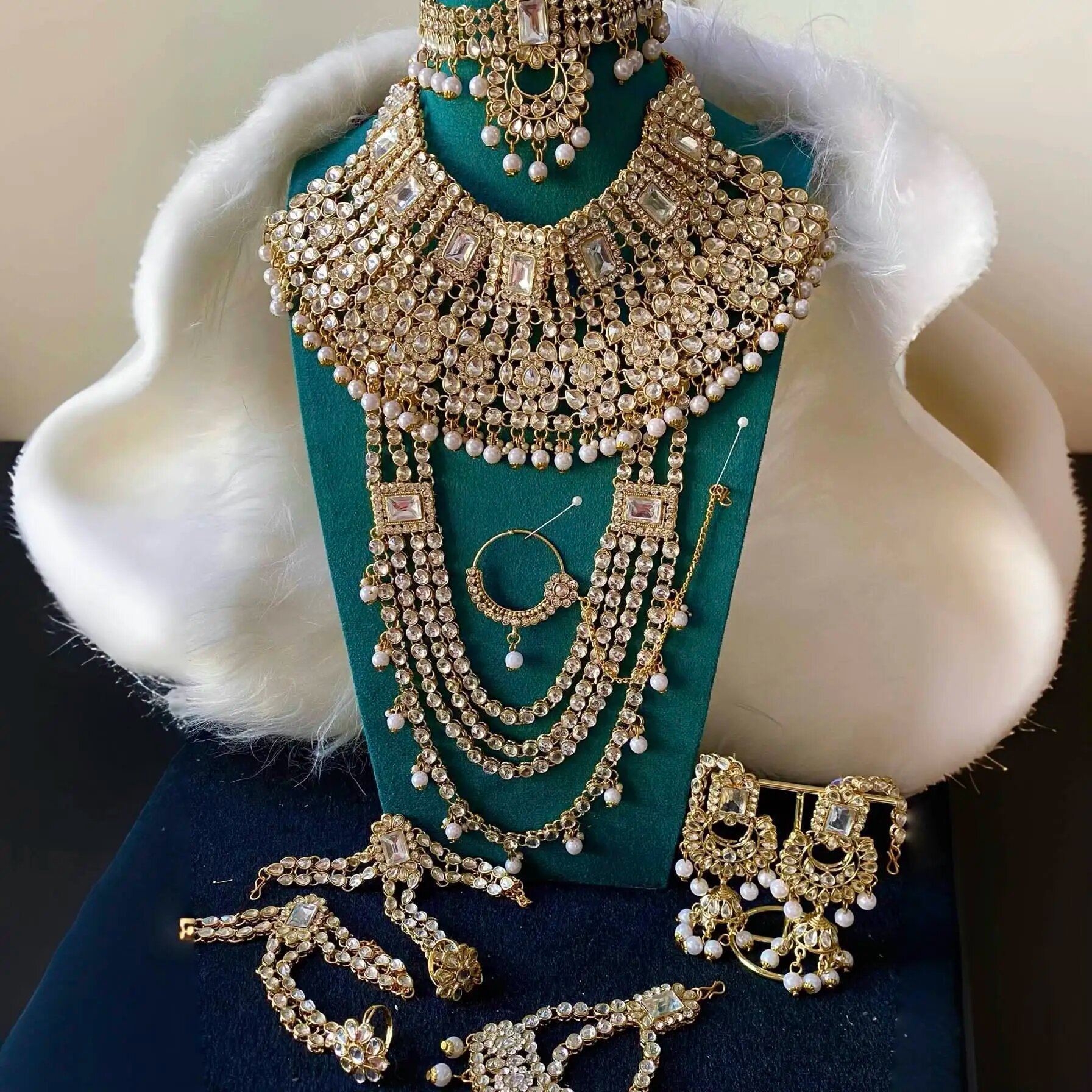 Индийский и пакистанский комплект ювелирных украшений Gold 8-piece Set