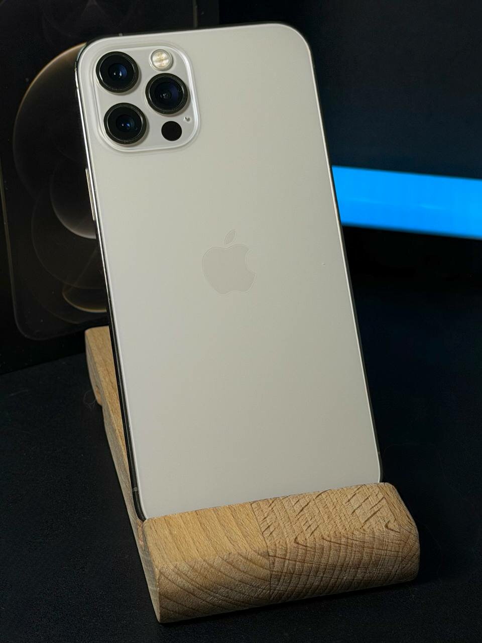 Смартфон Apple iPhone 12 Pro, 512 ГБ, nano-SIM + eSIM, золотой