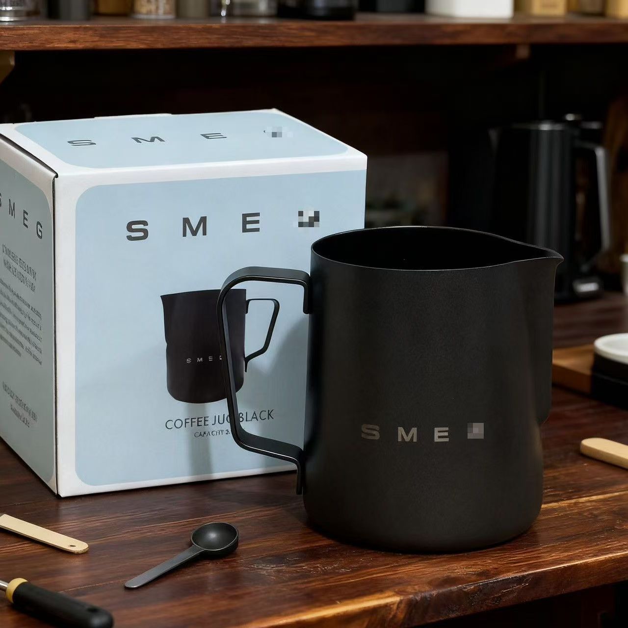Профессиональная итальянская кружка для латте-арта Smeg, 350 мл.