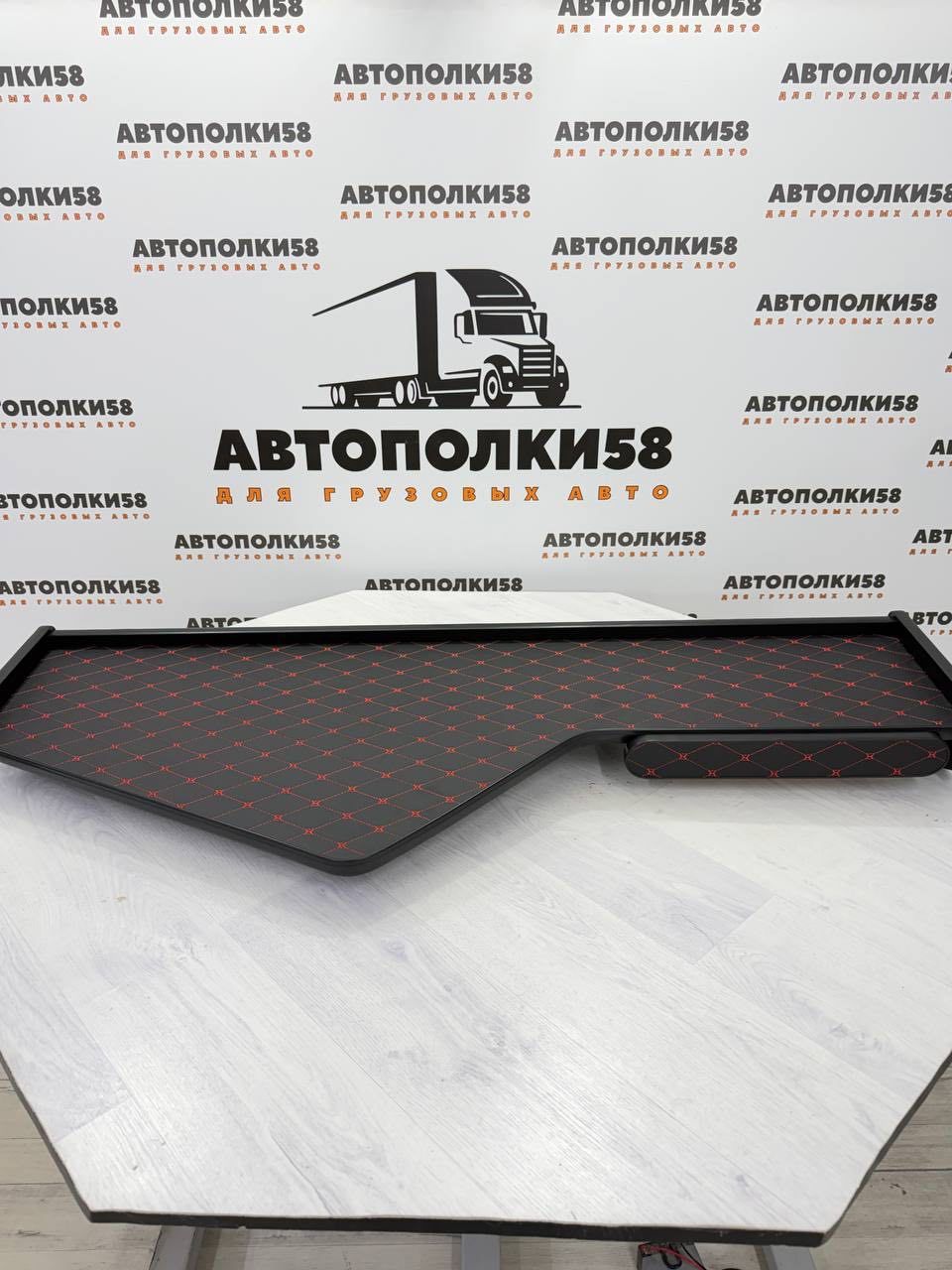 Стол полка на торпеду грузового автомобиля экокожа Черная с красной строчкой подходит для Камаз К5
