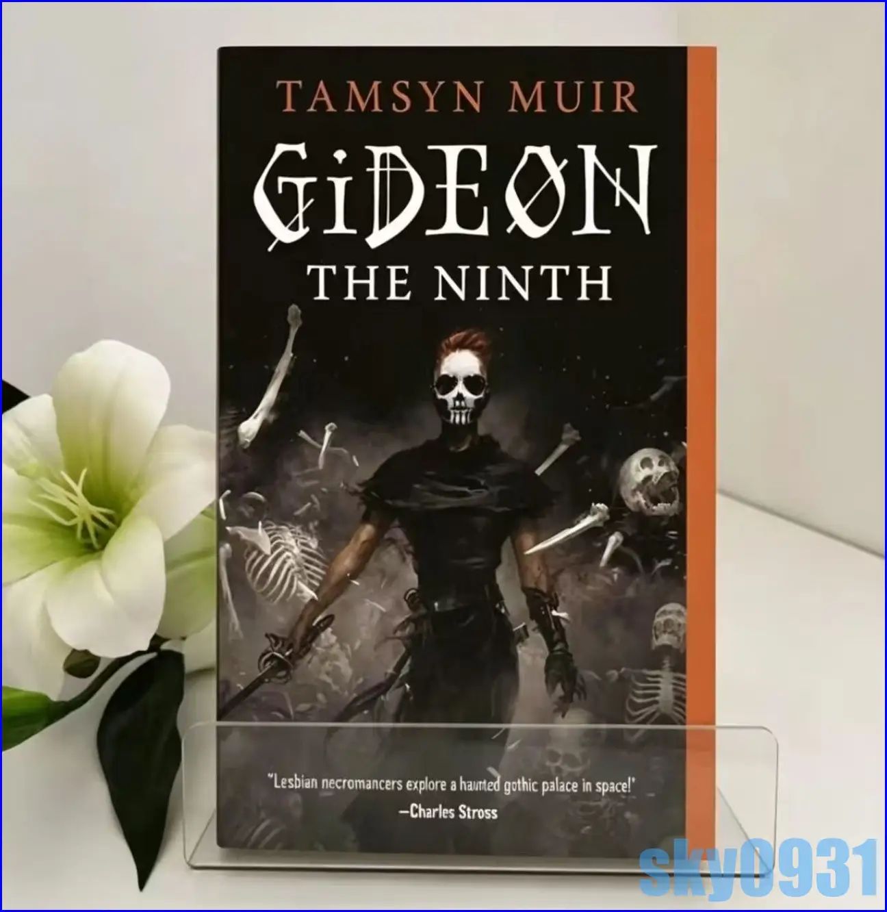 Gideon the Ninth Тамсин Мьюр Фэнтези Научная фантастика Запертый гроб Том 1 Английский язык Мягкая обложка