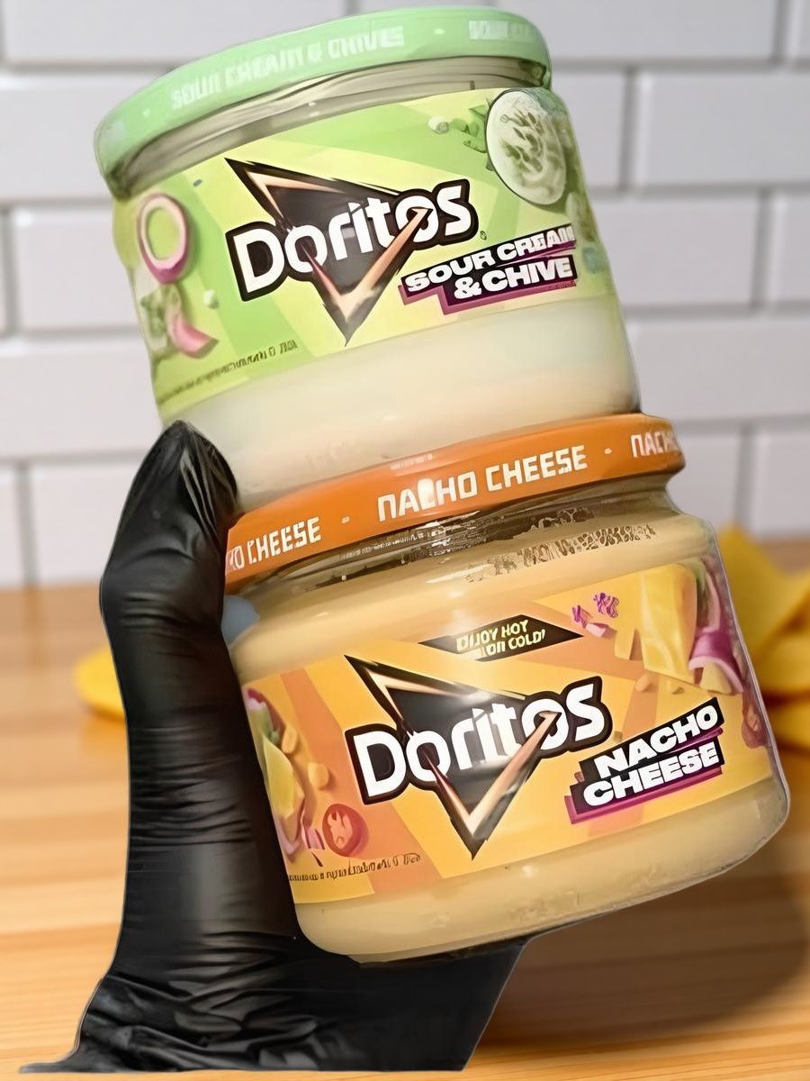 Соус набор 2-ух вкусов Doritos Sour cream&chives, Nacho Cheese /Доритос со вкусом сметанного крема и чиваса и сырный начос 2x280 гр.