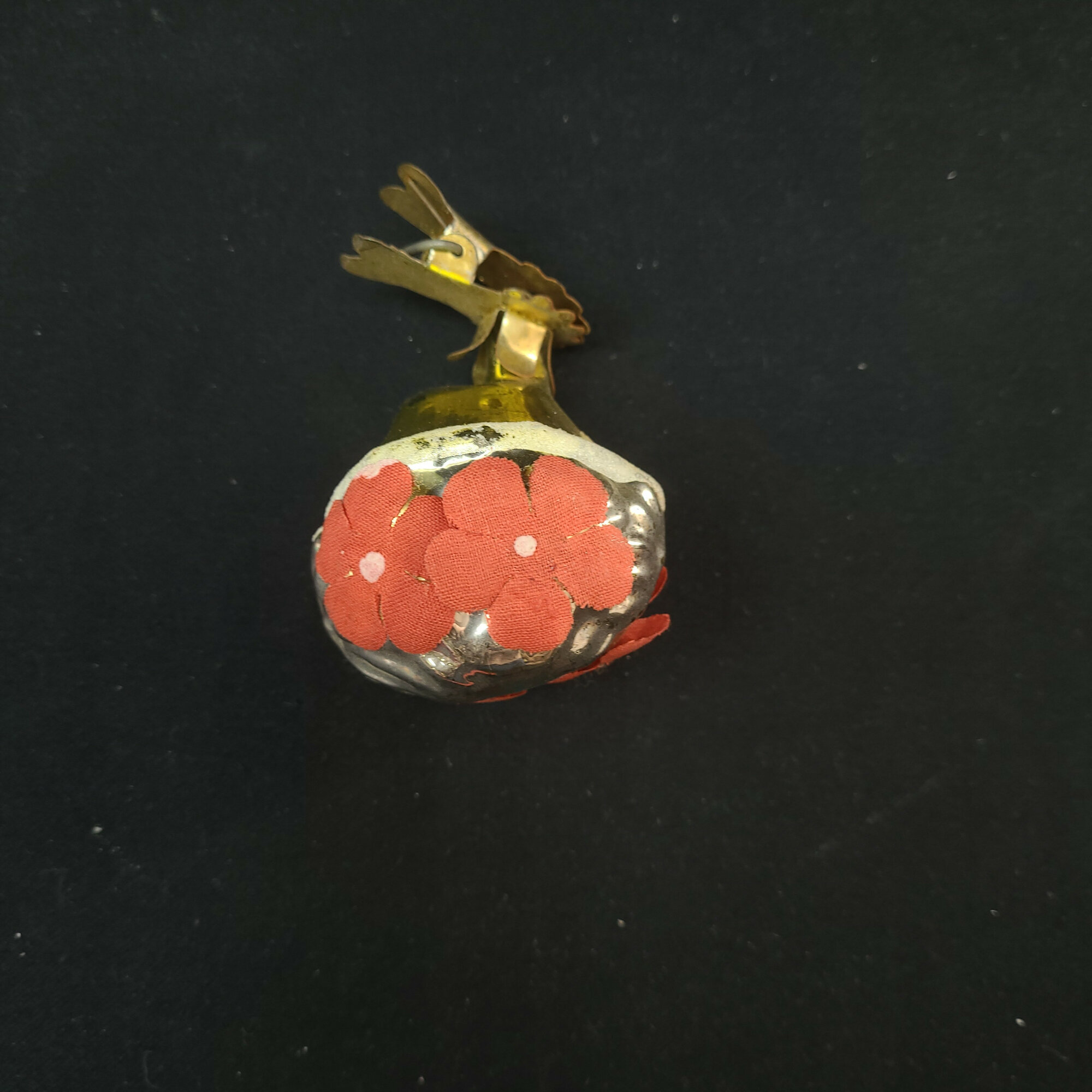 Елочная игрушка винтажная, СССР. Стеклянное украшение с цветочным декором и клипсой
