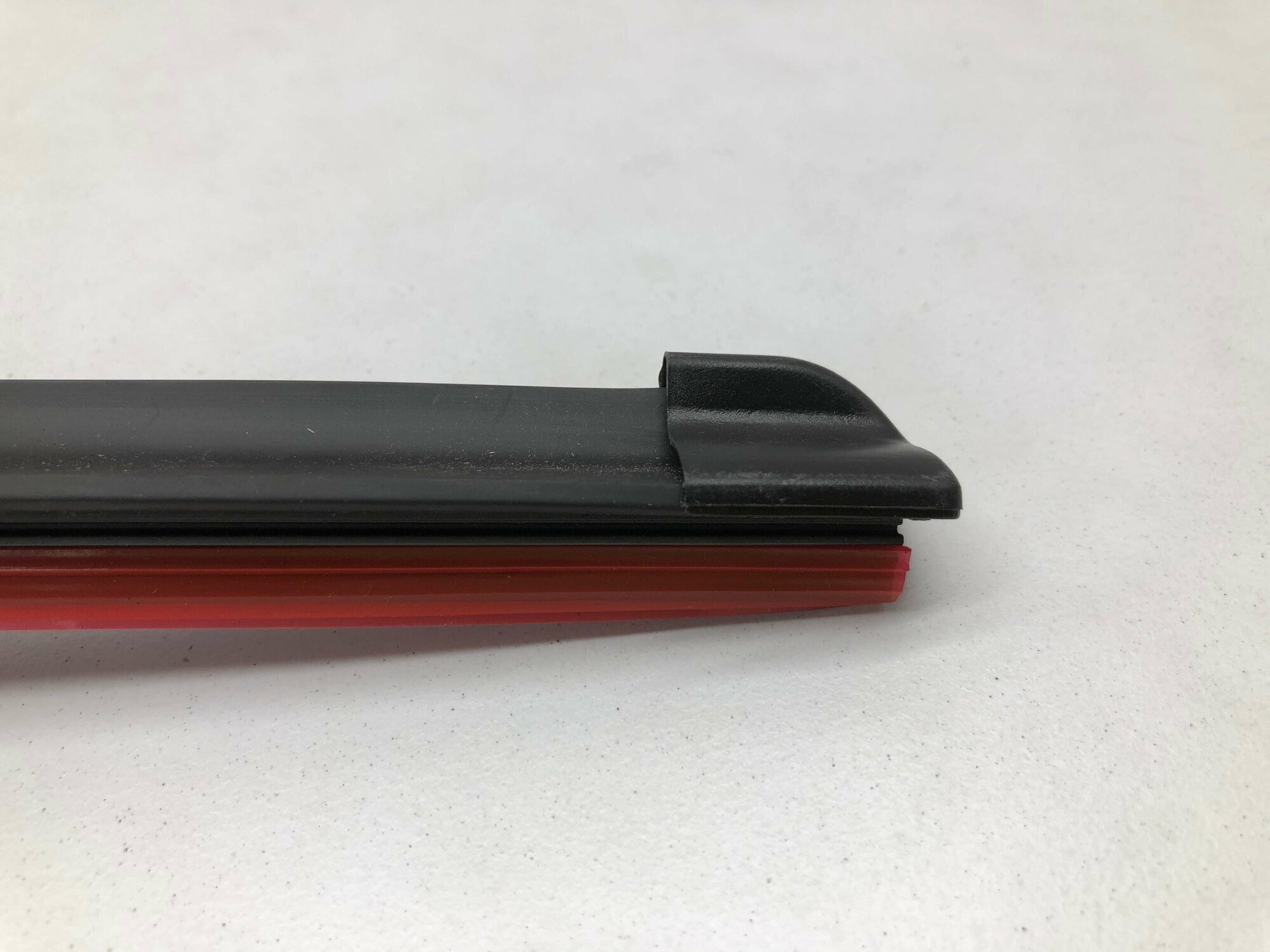 Щетка стеклоочистителя бескаркасная FENOX WB40210
