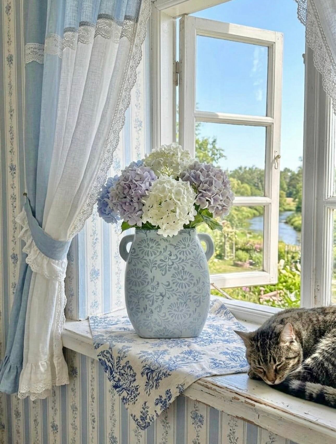 Декоративная ваза Royal Garden "Прованс", керамика, настольная, голубая, 26 см