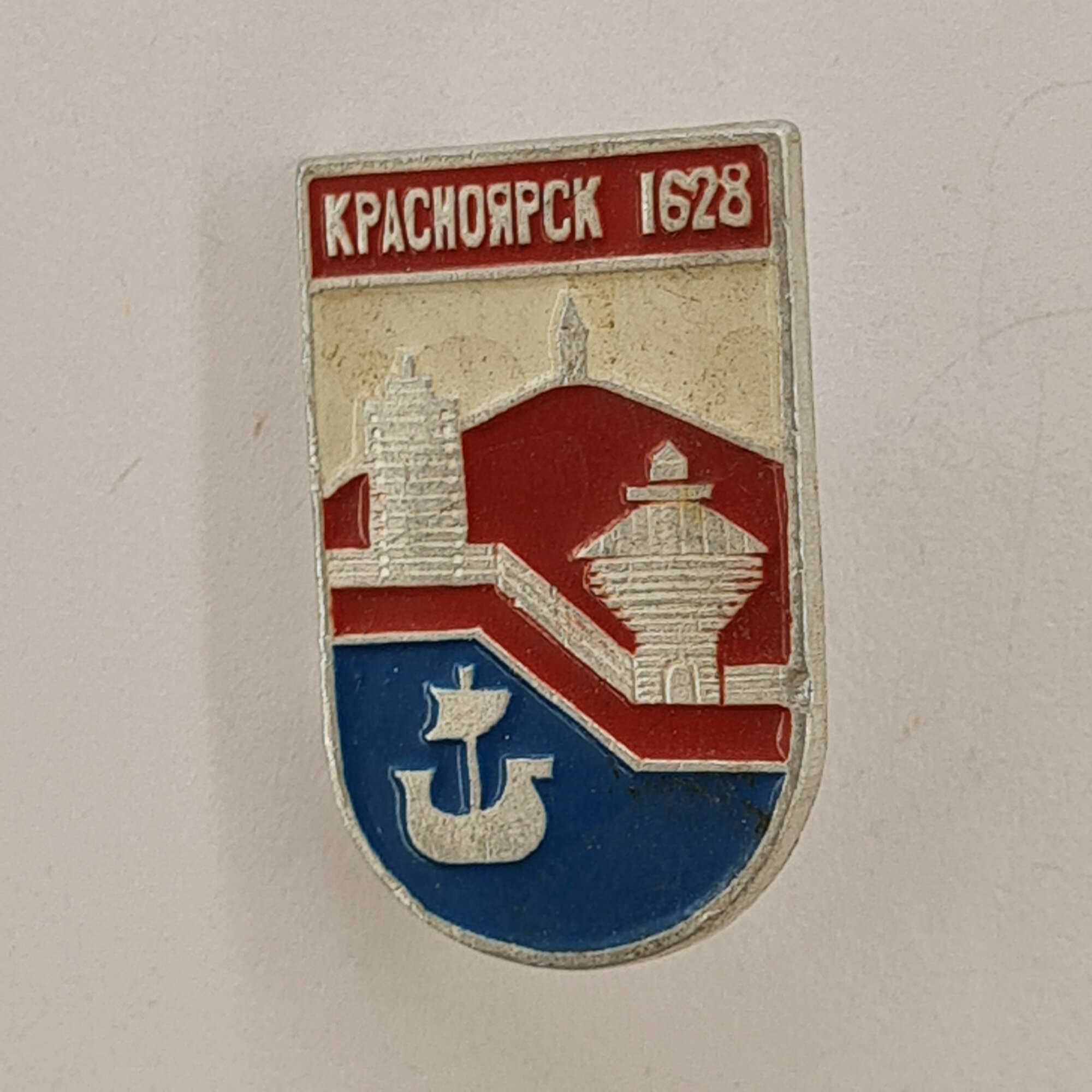Значок СССР. Красноярск 1628, городской герб, Енисей. Винтажный значек.