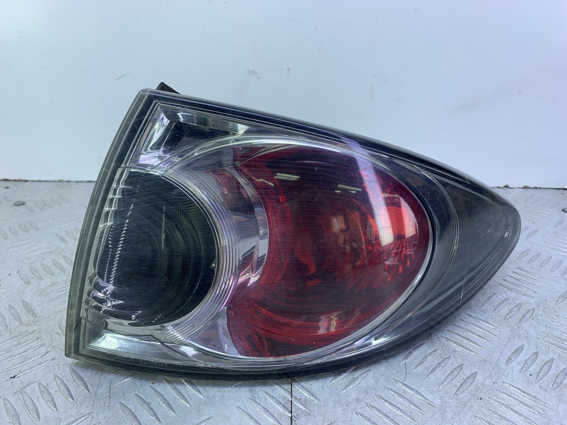 Фонарь задний правый Mazda 6 1 GY 2005 22061981