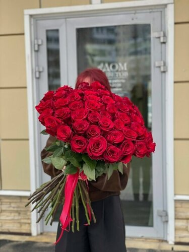 Изображение товара Букет цветов 51 красные розы Эквадор, живые цветы, премиальный букет