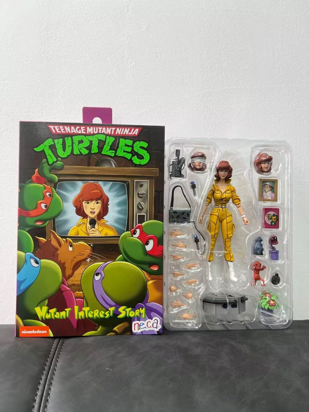 Фигурка NECA Эйприл ОНил (журналистка 1987) Версия 2.0, масштаб 7 дюймов