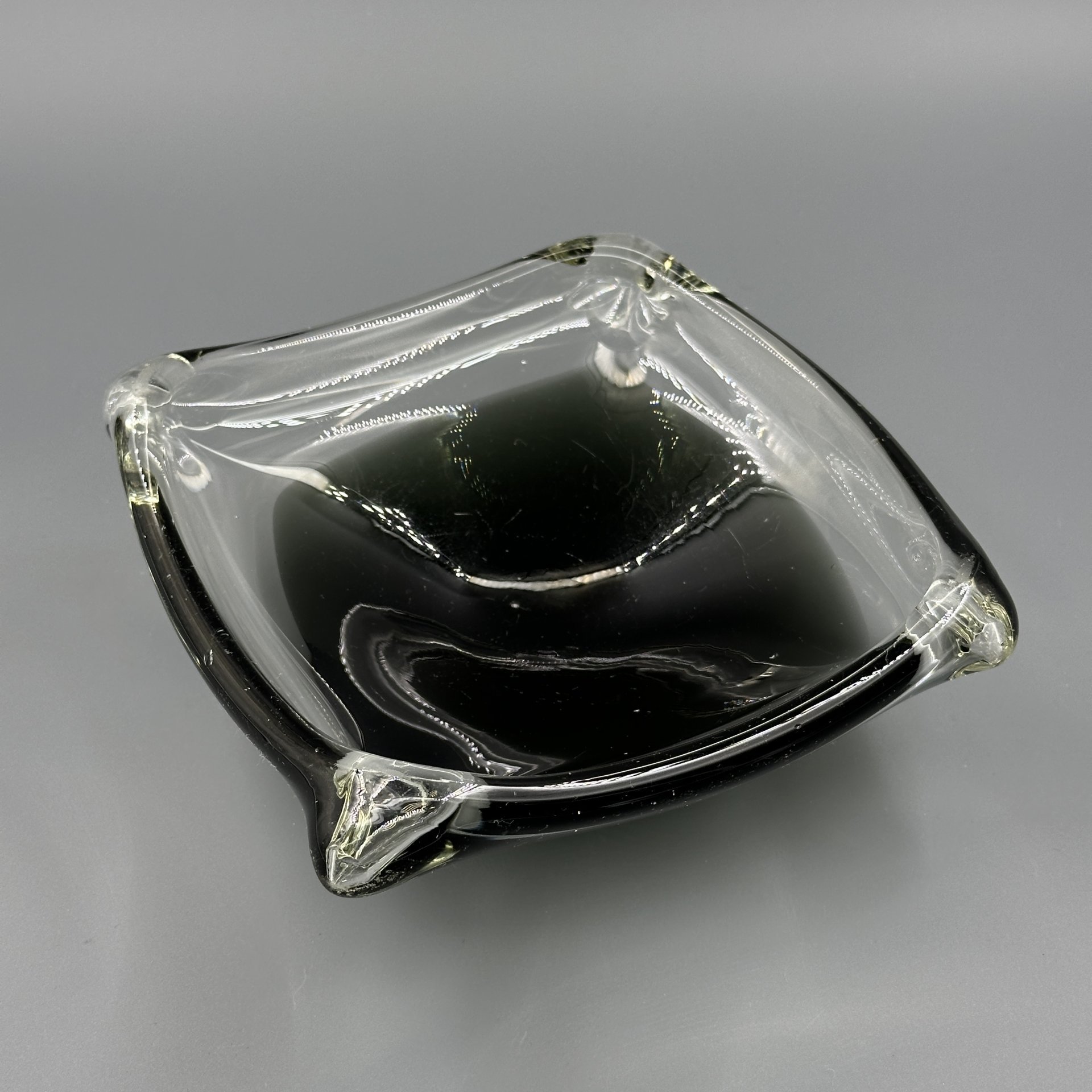 Пепельница дымчатого оттенка, Murano, стекло, гутная техника, Италия, 1970-1990 гг.