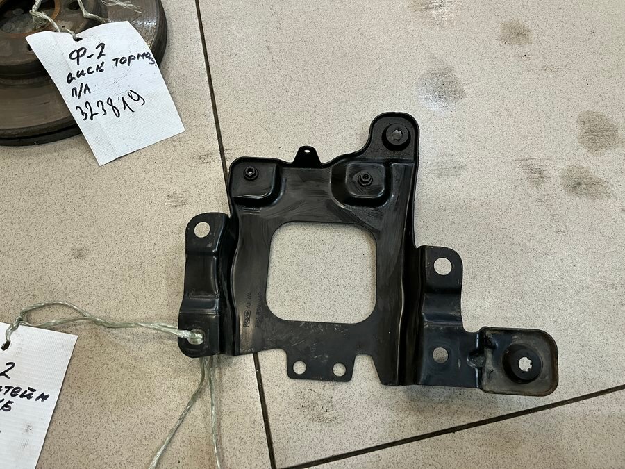 Крепление аккумулятора от Ford Focus 2 2008-2011