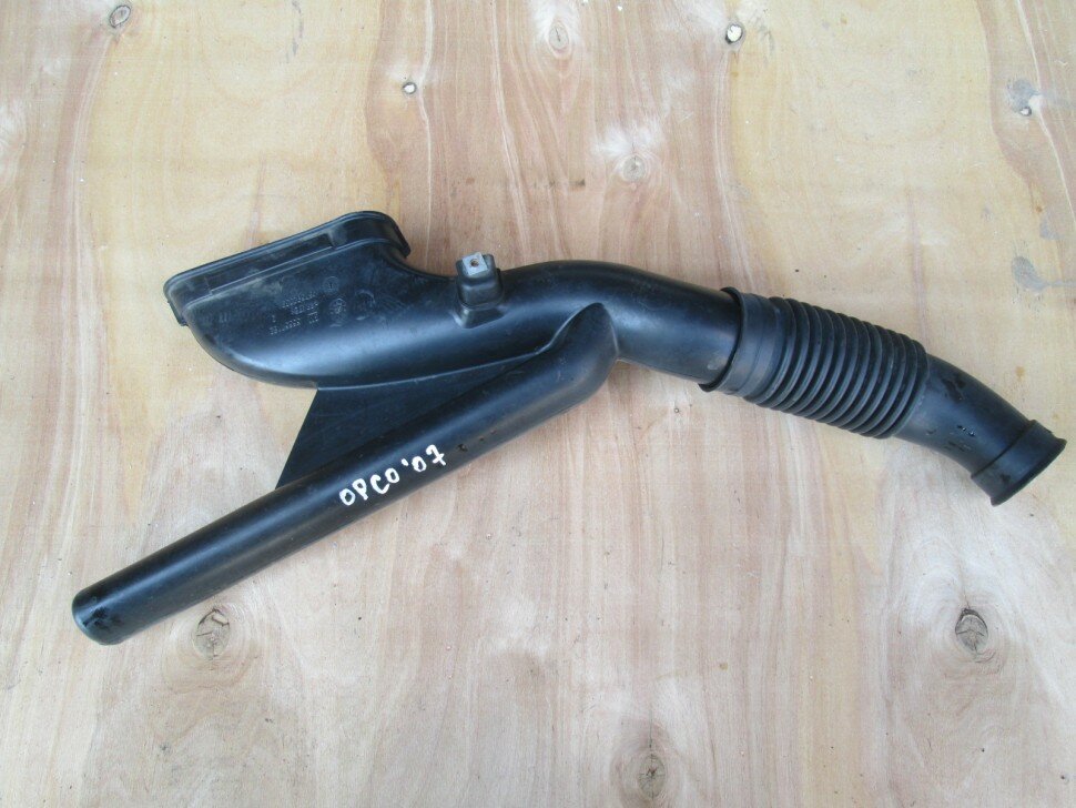 Воздухозаборник 55557182 Opel Corsa D 2006> б/у