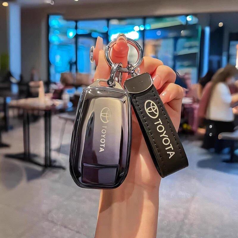 Чехол для ключа Smart с кожаным шнуром и логотипом автомобиля в градиентном черном для Toyota RAV4 2025-2026