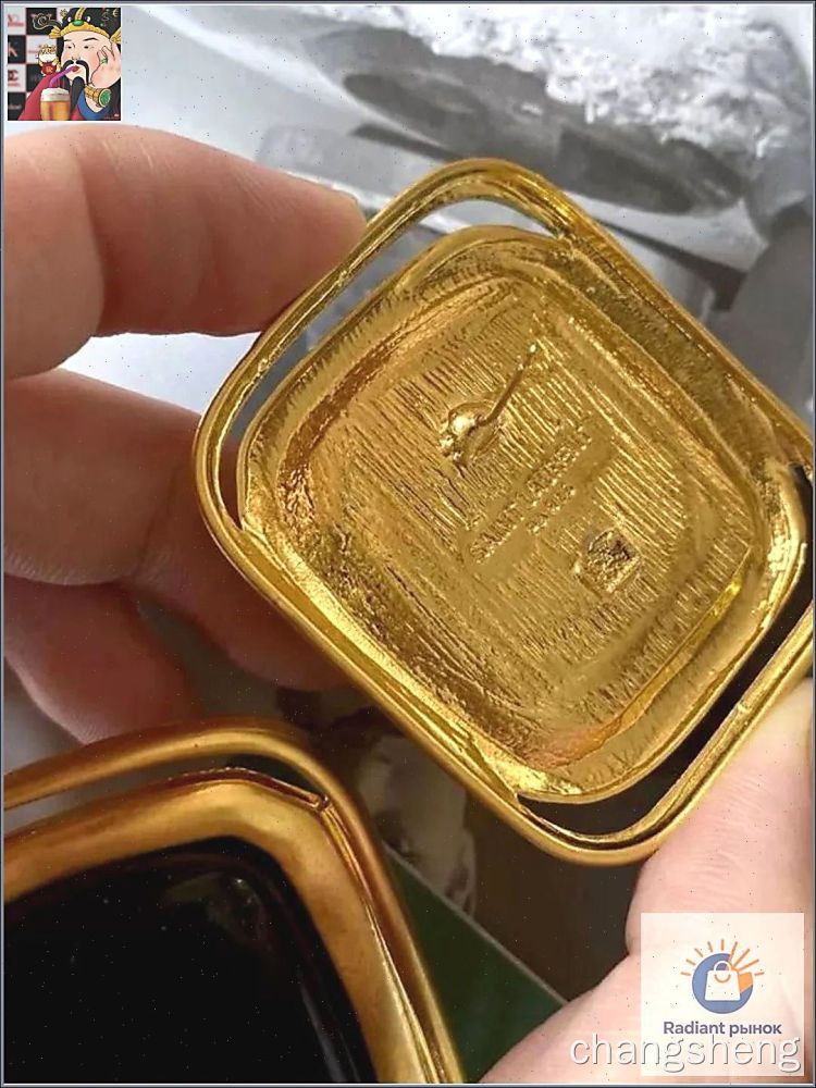 Серьги-пуссеты с золотистой рамкой и черно-белым квадратным дизайном, для ежедневного ношения, для подарка — фото 1