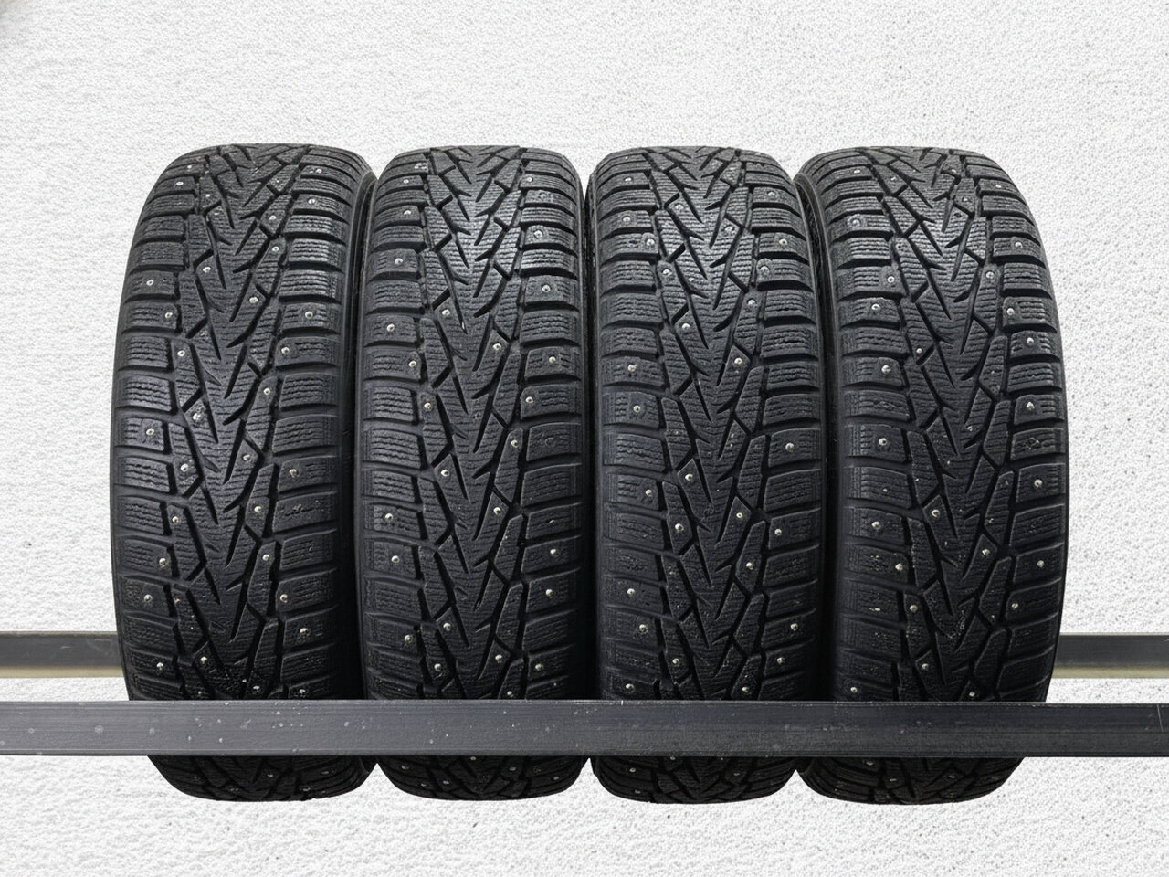 Зимние шины шипованные Nokian Tyres Nordman 7 195/65 R15 10.0% износ PT0010935 TSB055756