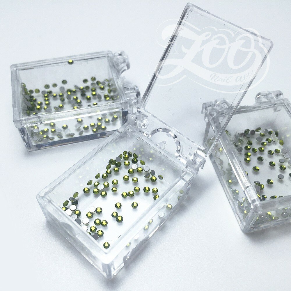 Стразы стеклянные Olivine SS4 (1.5 мм) Zoo Nail Art 100 шт №1123 (в прямоугольном боксе)