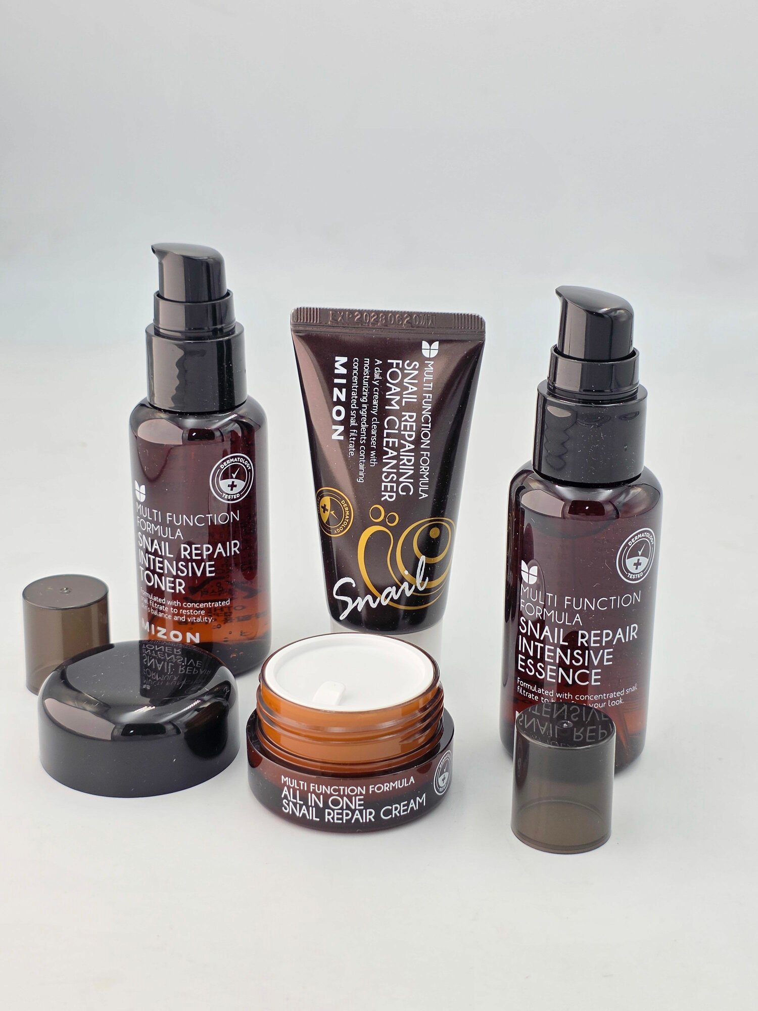 Mizon Подарочный косметический набор для ухода за кожей лица Snail Miniature Set, 15х30х50х50 мл