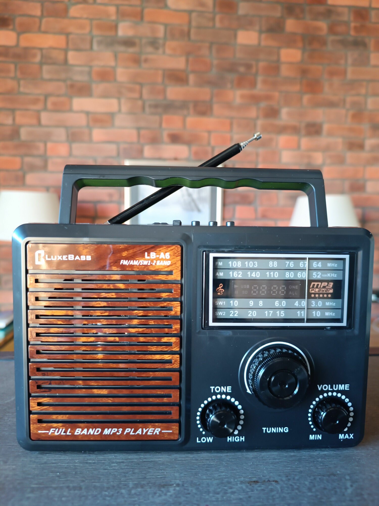 Радиоприёмник Luxe Bass А6 с аккумулятором, FM, SW, AM, УКВ