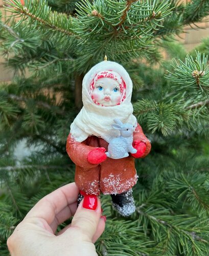 Изображение товара Ватная елочная игрушка - малышка с зайцем