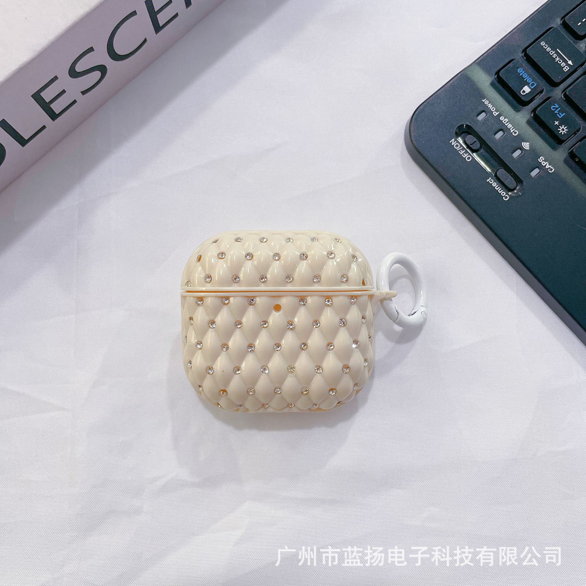 Экспортный чехол для наушников AirPods 3/4 поколения и Apple PRO3 из овечьей кожи с инкрустацией стразами, в стиле легкого люкса.