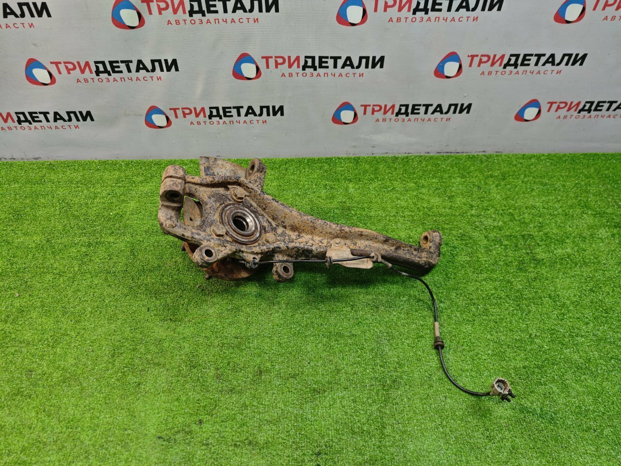 Кулак поворотный Infiniti QX56 5.6 VK56 2004 перед. прав. (б/у)