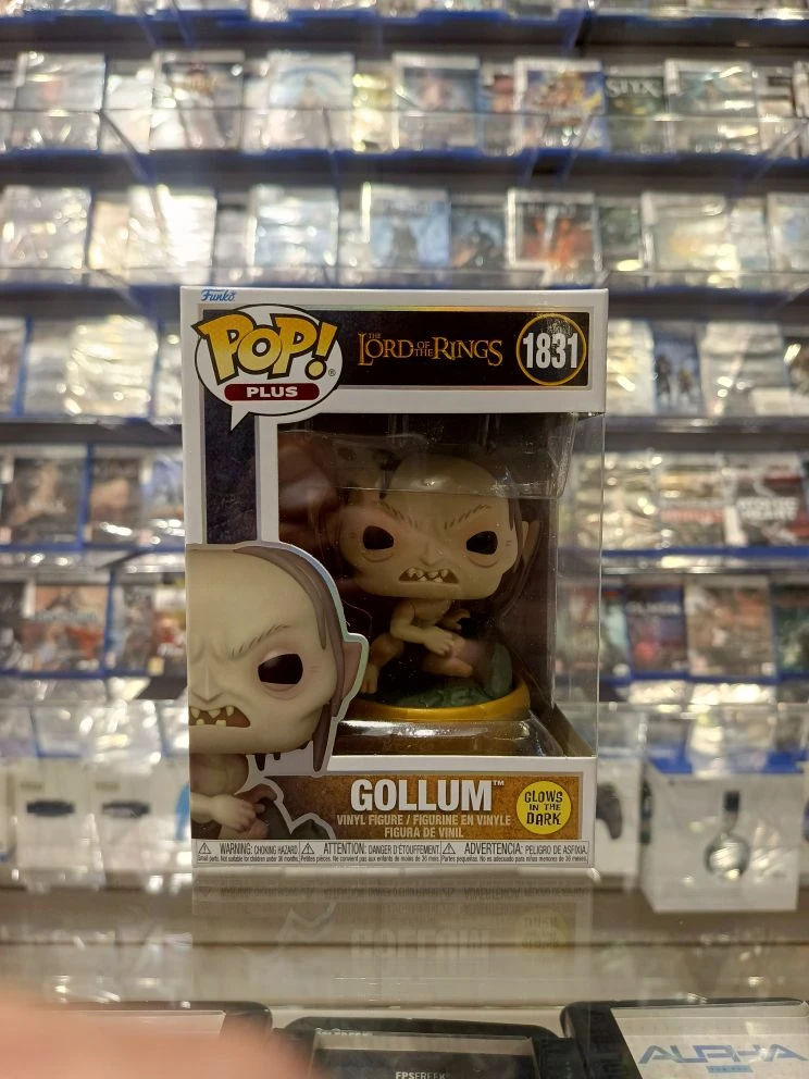 Фигурка Funko Pop! Plus: The Lord of the Rings - Gollum (Glows in The Dark) (1831)(SPC)