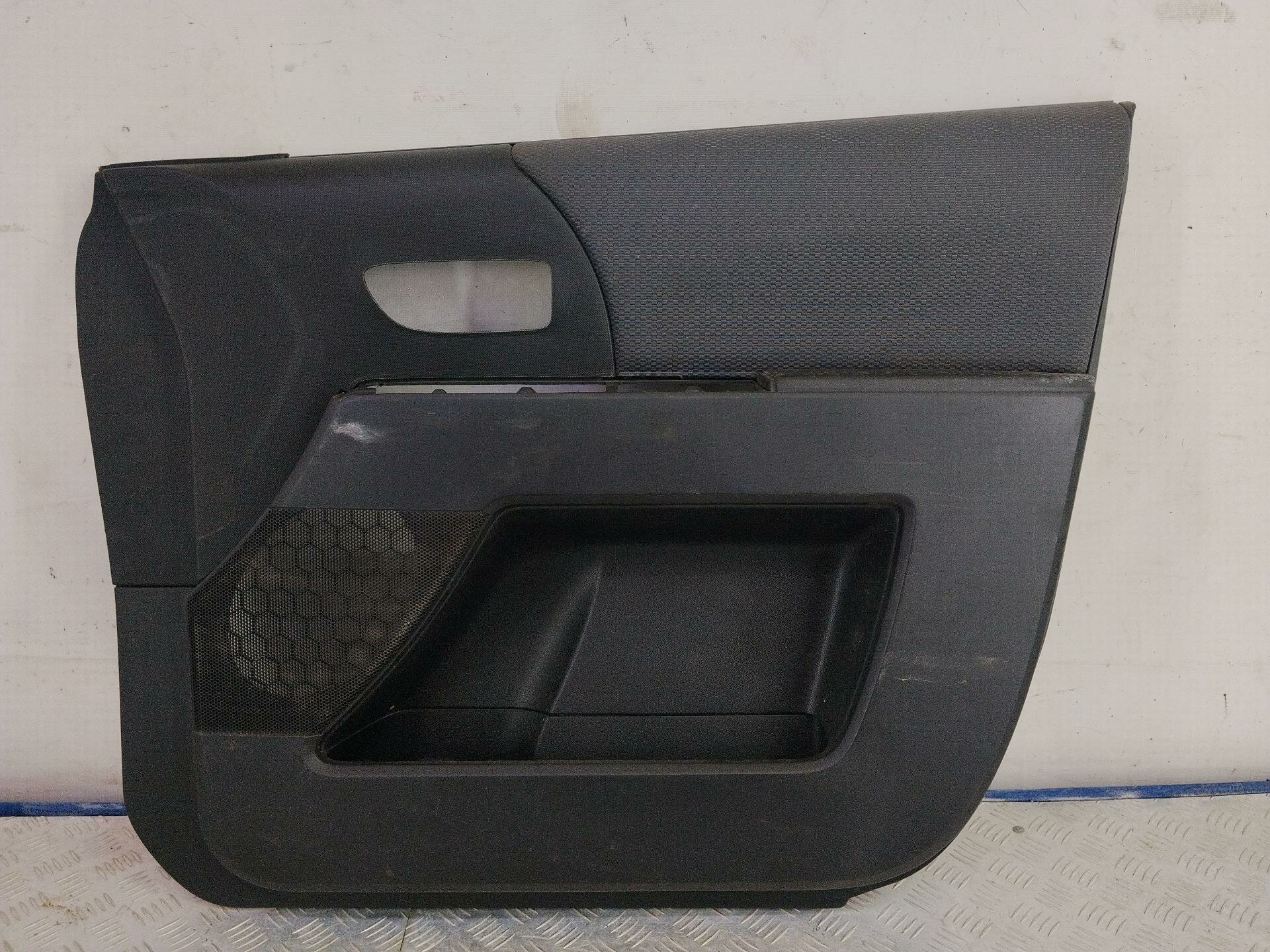 Обшивка двери передней правой Mazda 5 1 рест. CR (2007 - 2010) CC3068420A02