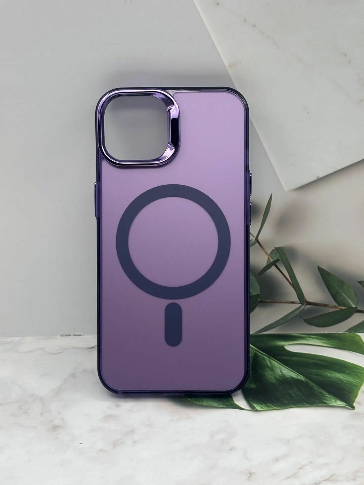 Пластиковый чехол на iPhone 13/14 защитный
