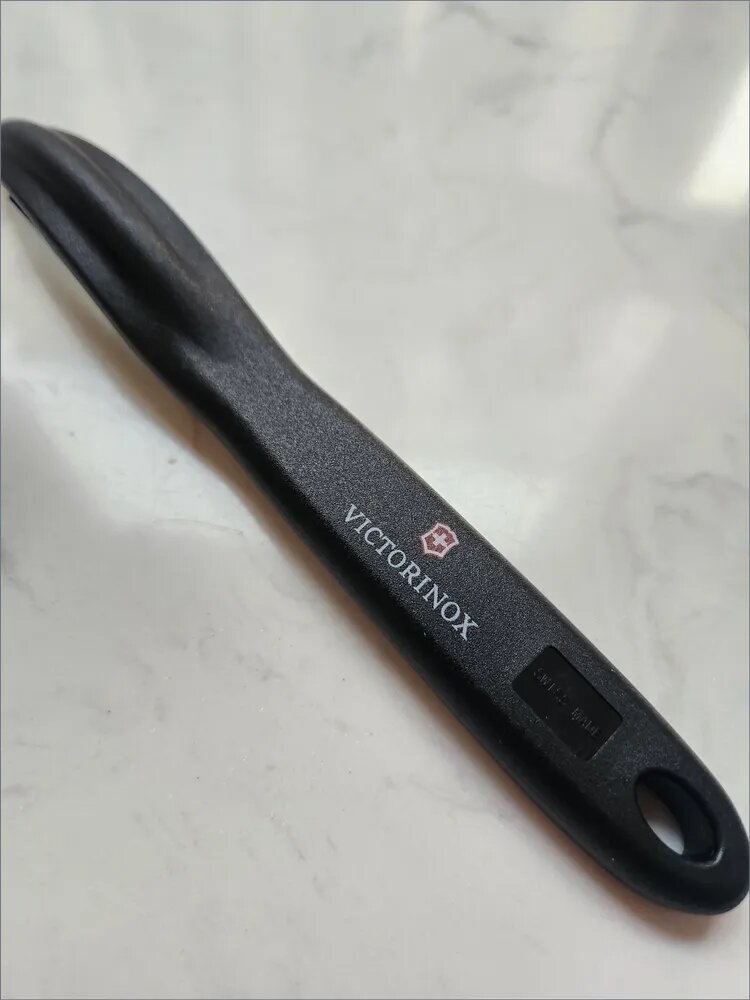 Овощечистка для овощей и фруктов Victorinox 7.6075 черный