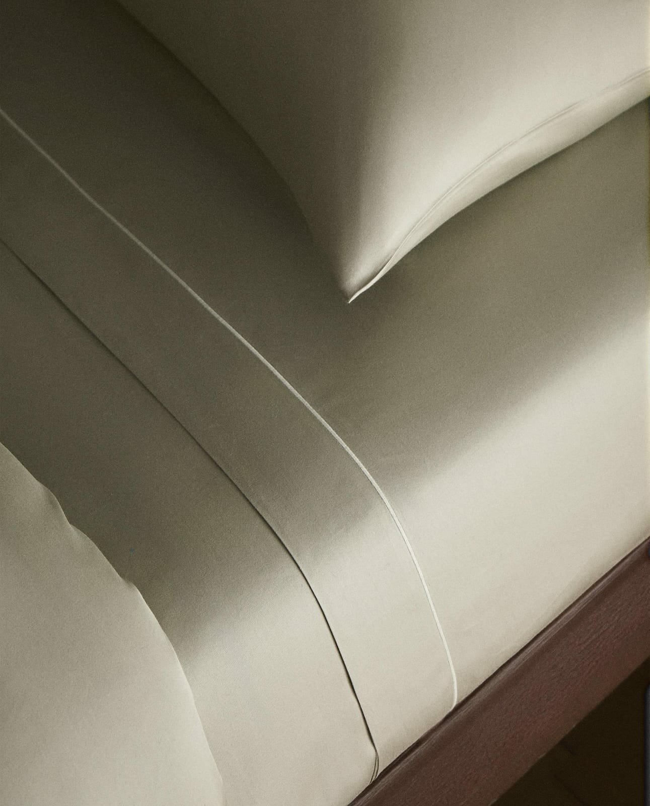 Простыня ZARA HOME верхняя простыня из сатина с окантовкой (плотность 300 нитей), зеленый, 290x280 см 0136/089/500-19