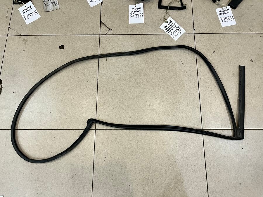 Уплотнитель двери задней левой от Mazda 3 bk 2003-2009