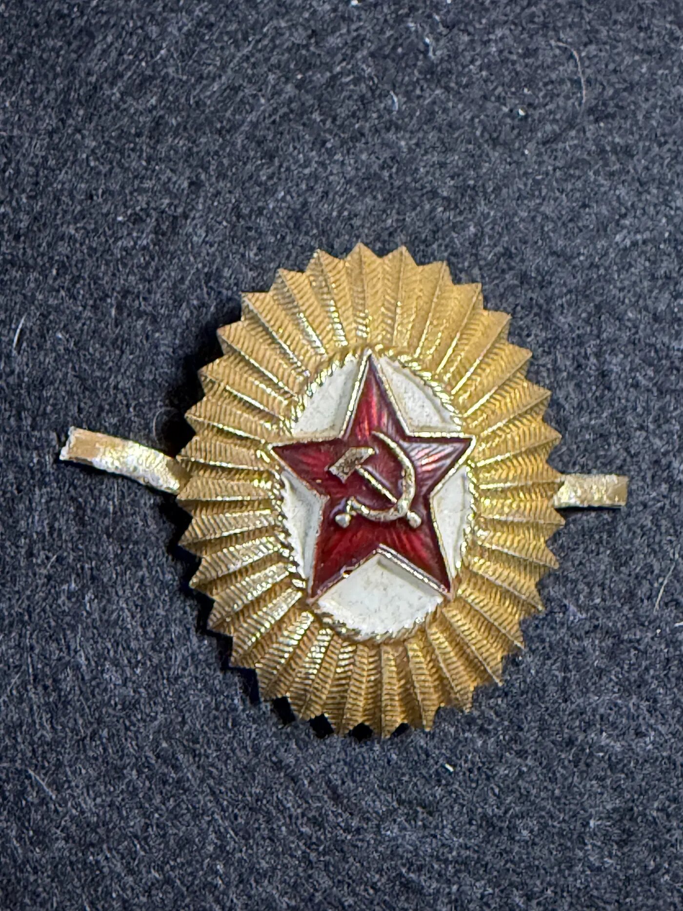 Кокарда с и серпом и молотом СССР