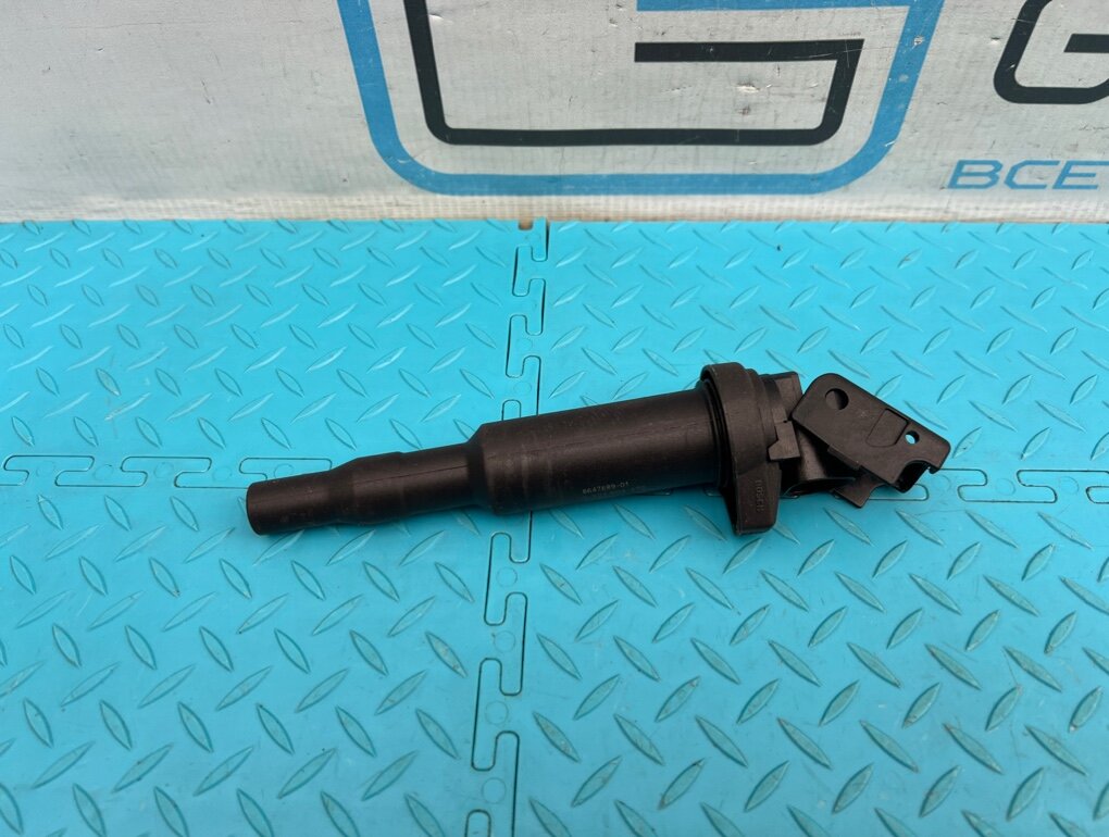 Катушка зажигания BMW 7-Series 2004 E66 M54B30 3.0 OEM 12138647689