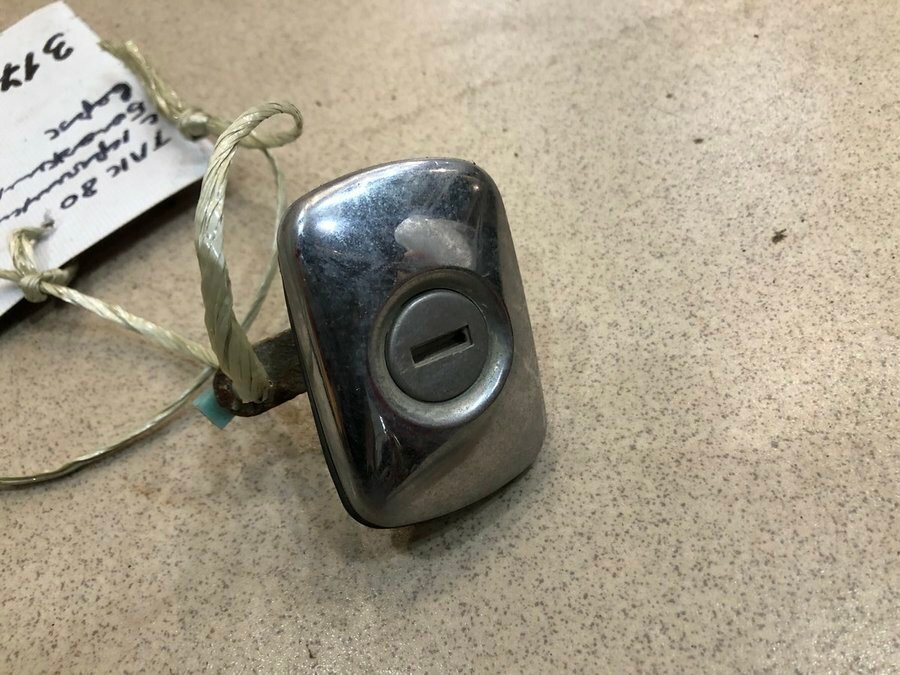 Личинка замка багажника от Toyota Land Cruiser 80 1990-1997