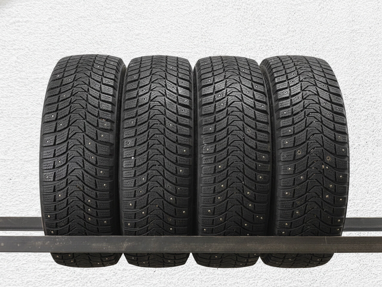 Зимние шины шипованные Michelin X-Ice North 3 205/65 R16 25% износ TSB056023