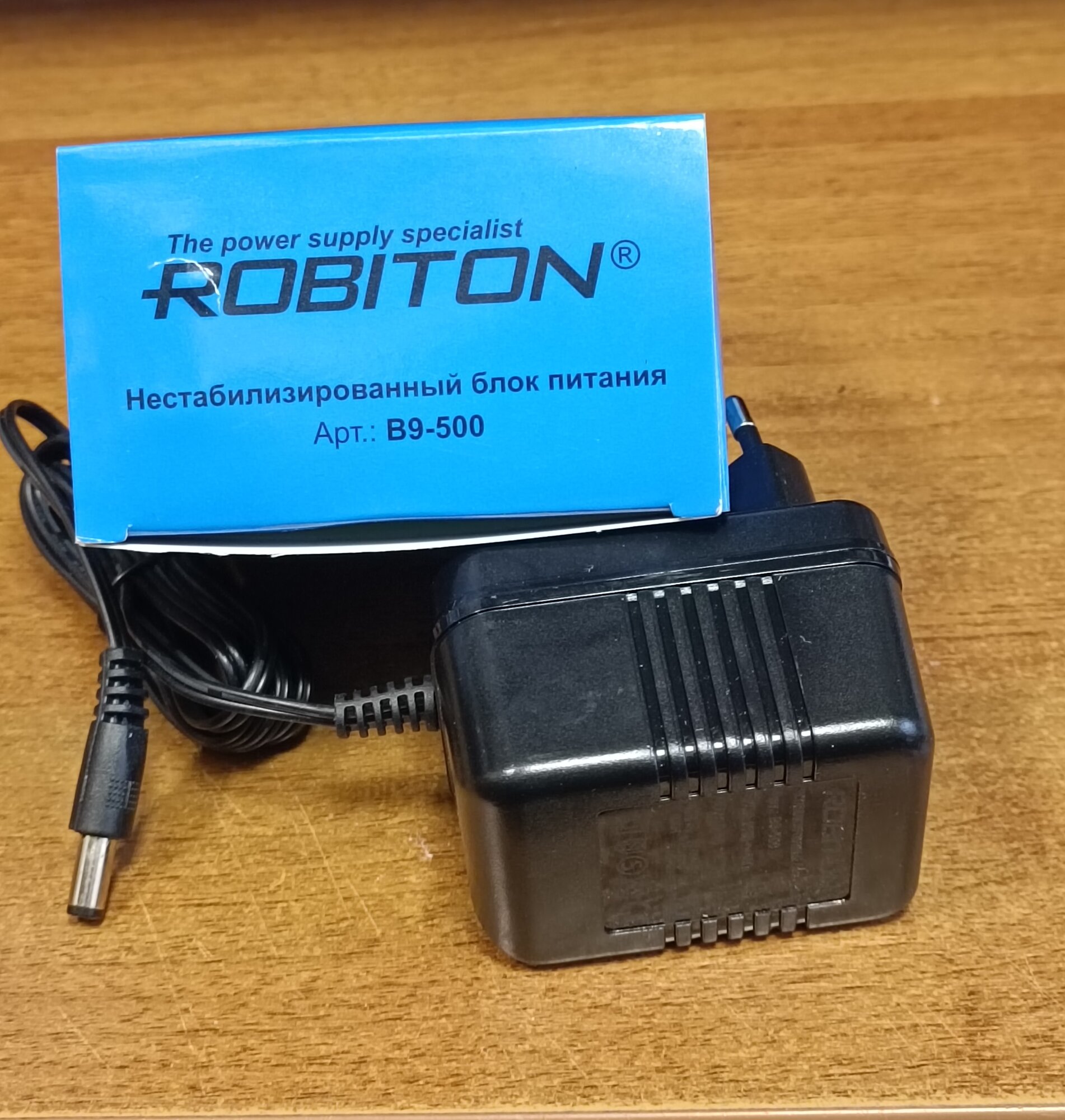 Блок питания ROBITON "B9-500", трансформаторный, нестабилизированный, чёрный, 9В 500 мА . Размер штекера: 5,5 х 2,1 мм