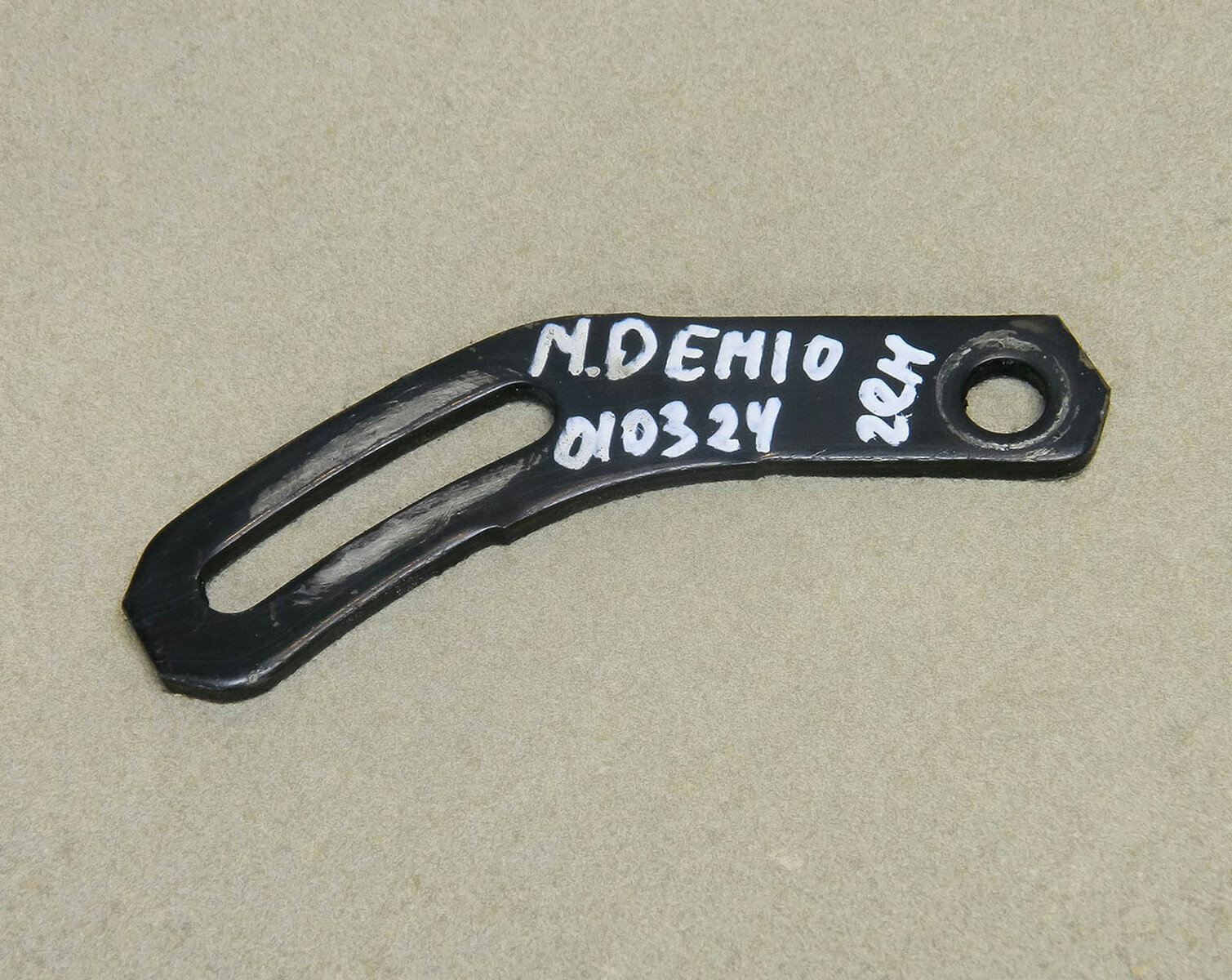Натяжитель генератора Mazda Demio 1