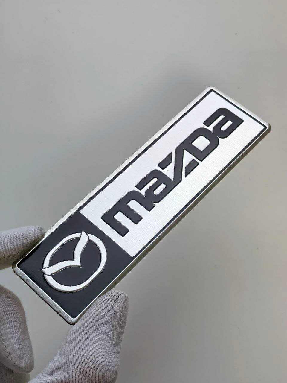 Алюминиевая наклейка 120*35 мм. Mazda эмблема наклейка на авто Мазда 1 шт.