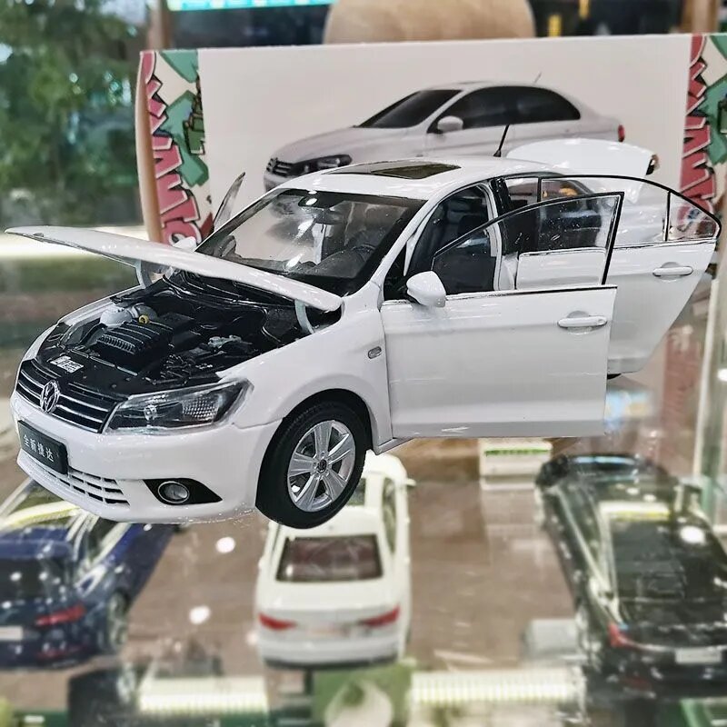 Volkswagen Jetta (версия 2013 года) 1: 18 Модель автомобиля из металлических сплавов, белый